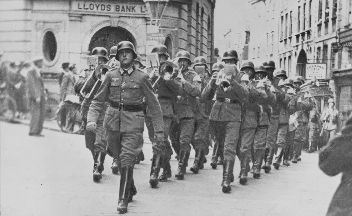 The Guernsey Literary and Potato Peel Pie&nbsp;Society